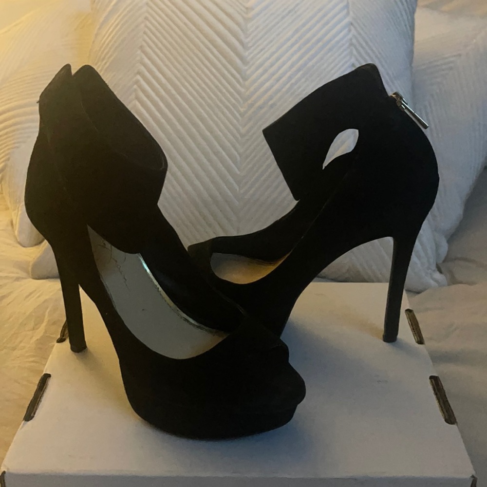 Jessica Simpson black heel